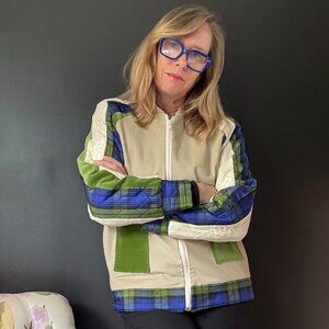 Sharyn Jacket: A Vintage Revival in Contemporary Style